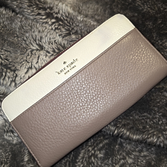 Kate Spade Large Zip Wallet - Picture 1 of 3